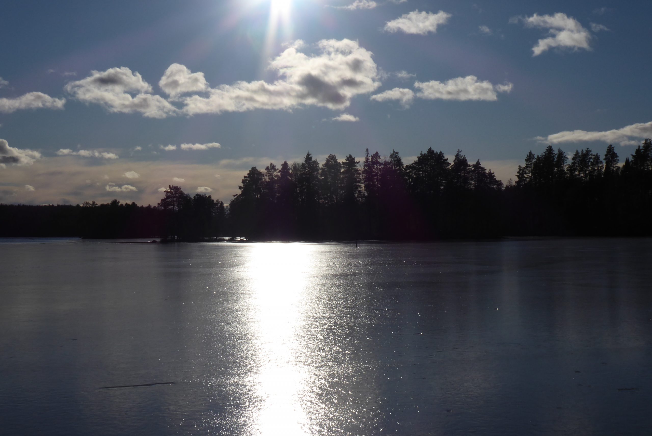 Solspegling på blank is